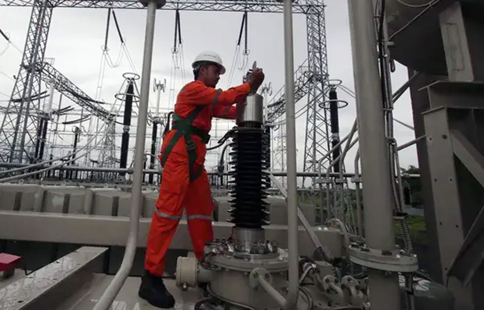 Gardu Rusak Karena Banjir, 666 Pelanggan PLN Jakarta Terkena Pemadaman