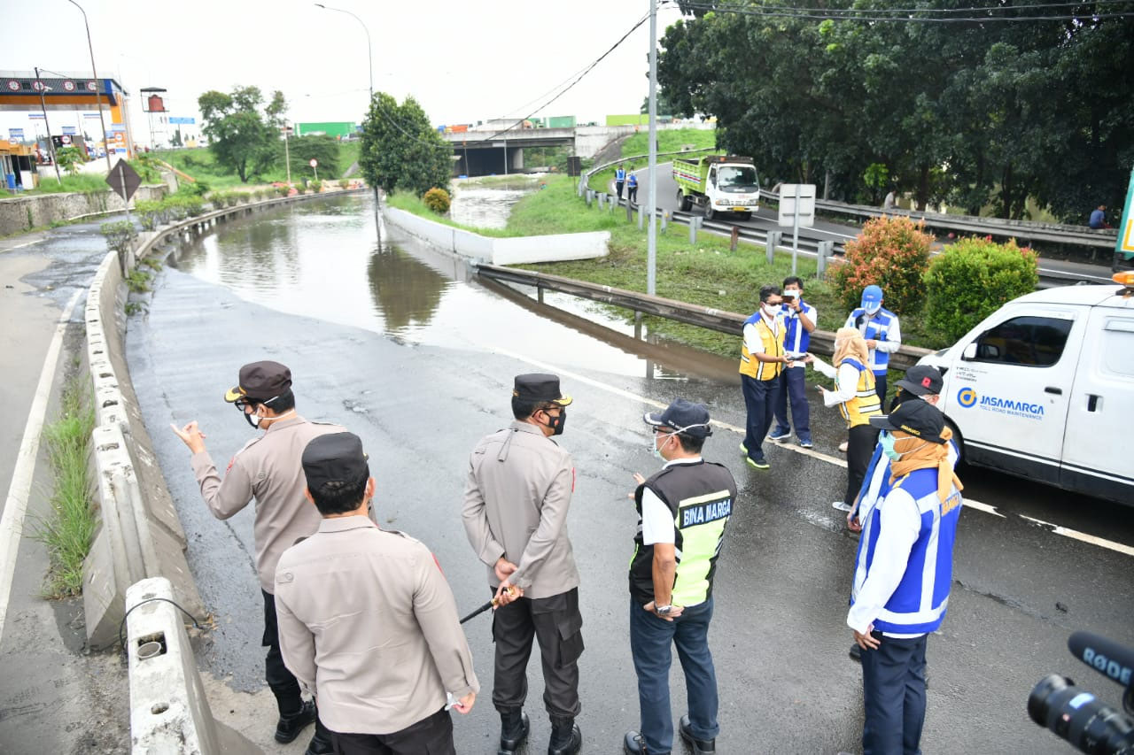 Terendam Dua Hari, Kakorlantas Tinjau Exit Tol Bitung Tangerang