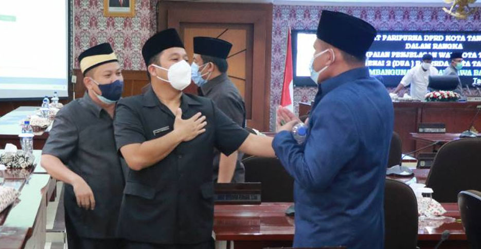 Paripurna DPRD: Wali Kota Tangerang Sampaikan Penjelasan Dua Raperda