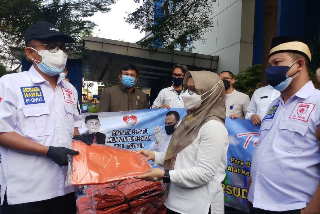 Bantu Penanganan Pasien, DPRD Salurkan 300 Kantong Jenazah Ke RSUD Kota Tangerang