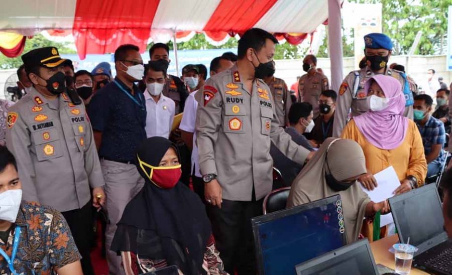 Kapolda Banten Tinjau Pelaksanaan Vaksinasi di PT Indomarco Prismatama