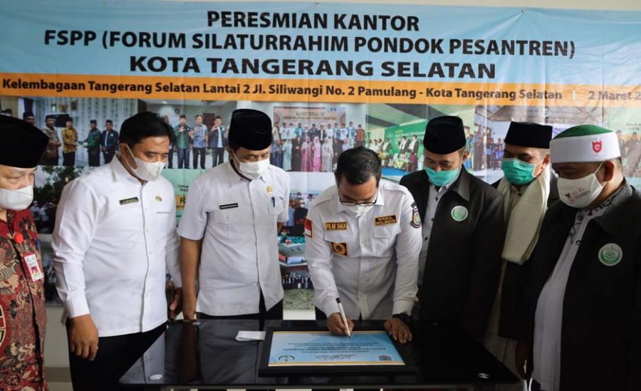 Pilar Saga Resmikan Kantor Forum Silaturahmi Pondok Pesantren Tangsel