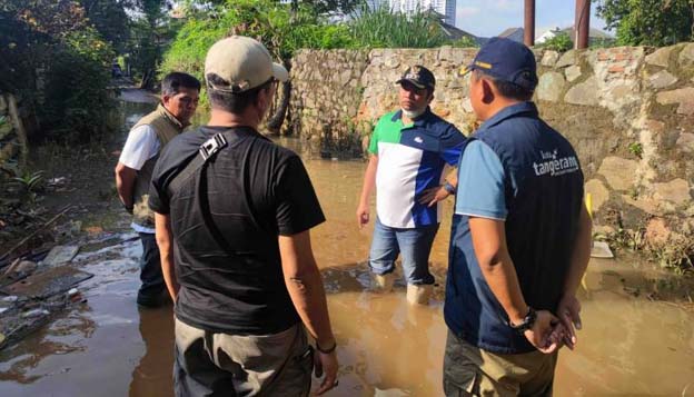 Walikota Arief Tinjau Sejumlah Titik Banjir Akibat Hujan Lebat