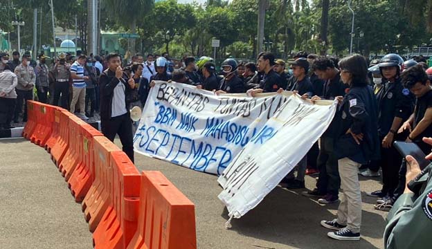 Mahasiswa UMT Gelar Aksi Unjuk Rasa Tolak Kenaikan Harga BBM