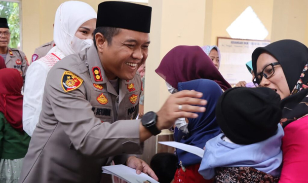 Kapolres Lebak Santuni Anak Yatim di Peringatan Maulid Nabi Muhammad SAW