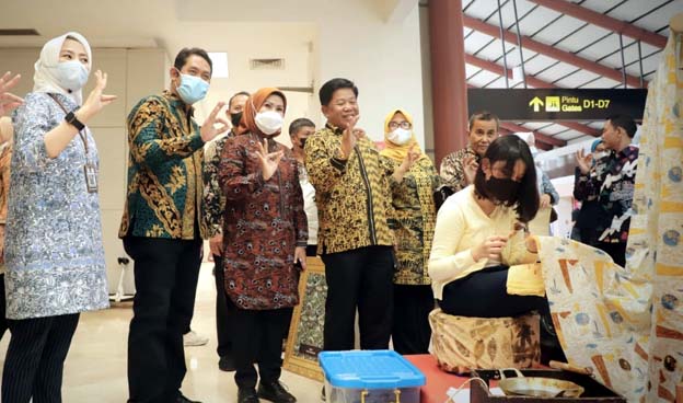 Pemkab Serang-Angkasa Pura II Promosikan Batik di Bandara Soetta