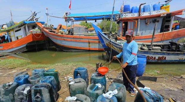 100 Nelayan Ketapang Dapat Bantuan 7.400 Liter Solar Bersubsidi