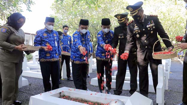 HUT Korpri, Forkopimda Kota Tangerang Tabur Bunga di TMP Taruna