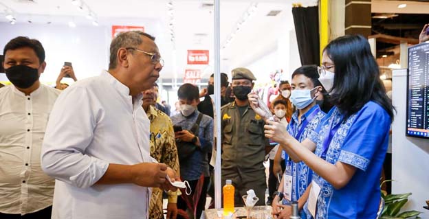 Benyamin Davnie Buka Education Fair dan Pameran Inovtek