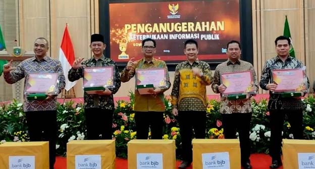 Pemkot Tangsel Raih Penghargaan Badan Publik Informatif