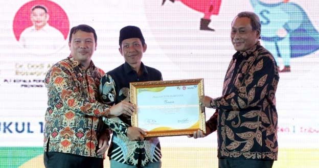 Kaepa;a Desa di Kabupaten Serang Raih Stunting Heroes Awards