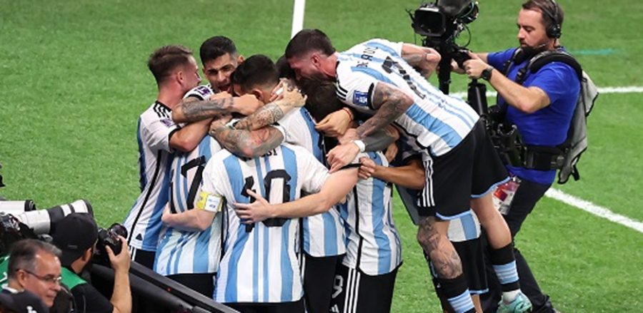 Argentina 2-1 Australia: Lionel Messi Bawa Tim Tango ke Perempat Final