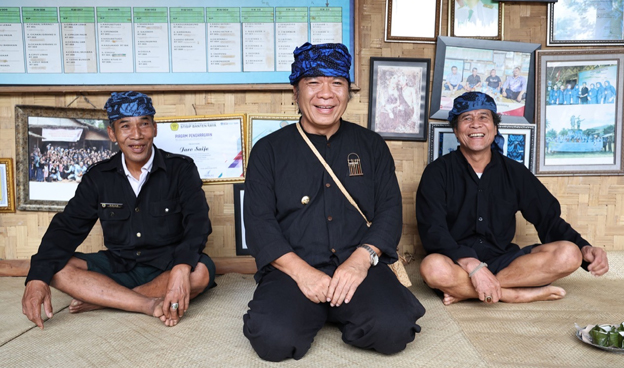 Lepas Kangen, Al Muktabar Berbaur Menyatu Bersama Warga Baduy