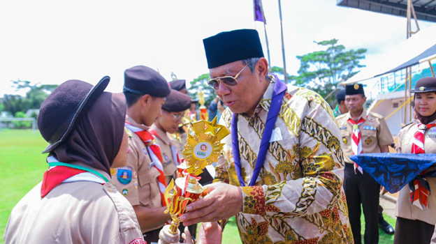 Benyamin: Pramuka Mampu Mengambil Pelajaran san Kekompakan