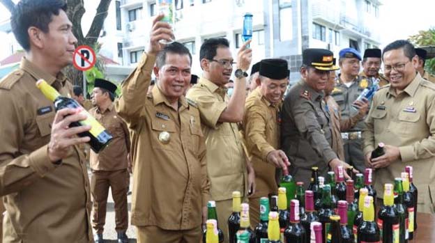 Pemkot Serang Musnahkan Ribuan Botol Miras Usai Apel HKN