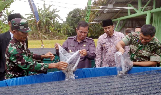 Pemkot dan Kodim 0602/Serang Tabur 10 Ribu Benih Ikan Lele