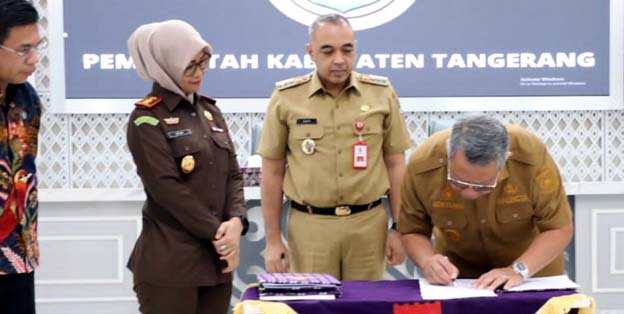 Pemkab Tangerang Hibahkan 2 Bidang Aset TPU ke Tangsel