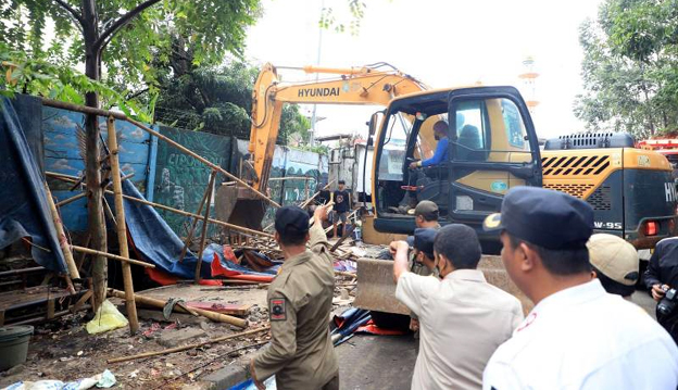 PKL Sepanjang Kali Sipon Cipondoh Ditertibkan, Ini Tanggapan Warga