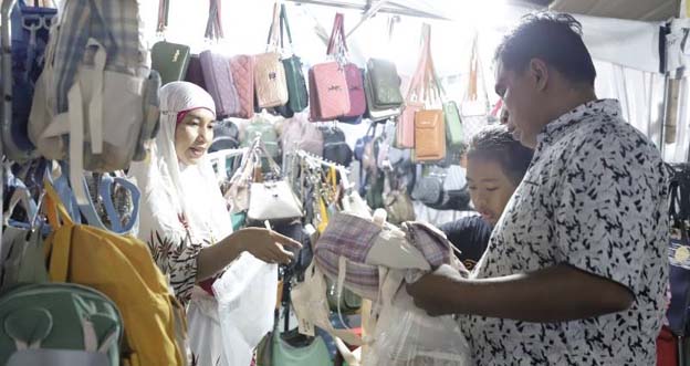 Masyarakat Padati Festival Ramadan Masjid Raya Al Azhom