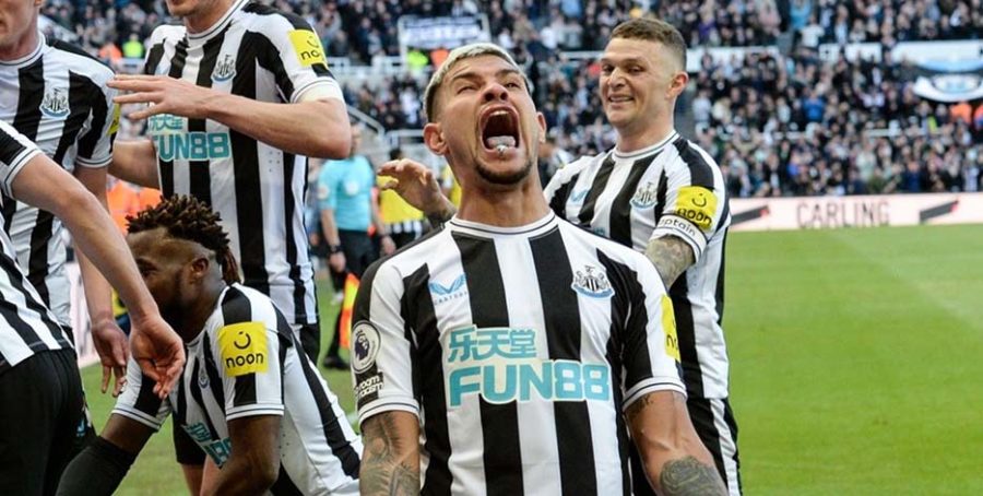 Newcastle Kalahkan Manchester United Dengan Skor 2-0