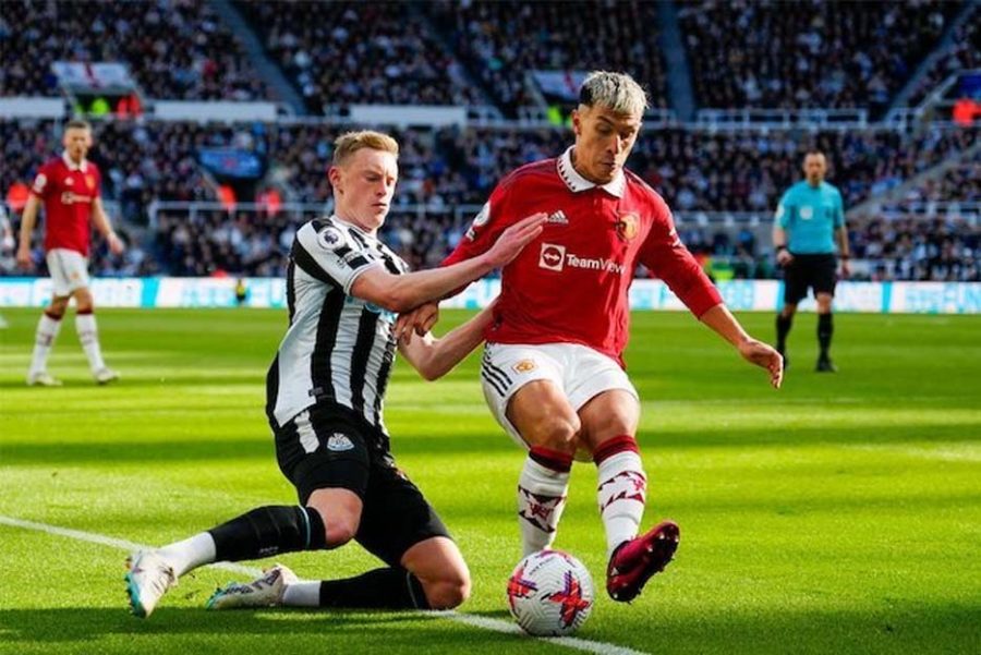 Newcastle Kalahkan Manchester United Dengan Skor 2-0