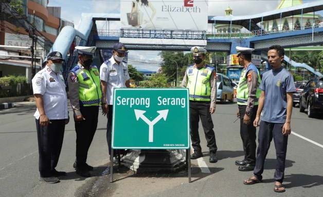 Persiapan Mudik, Pemkot Tangerang Pasang Rambu Petunjuk Jalan