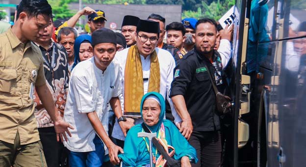 Pilar Lepas Keberangkatan 385 Calon Jemaah Haji Tangsel