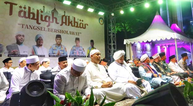 Walikota Benyamin Hadiri Tabligh Akbar Tangsel Bersholawat