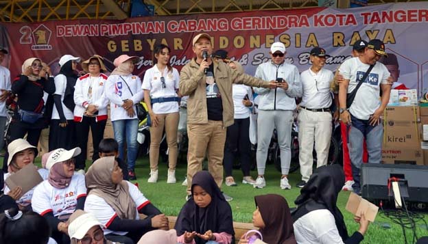 DPC Gerindra Gelar Jalan Sehat, Ratusan Orang Penuhi Alun-Alun Ahmad Yani