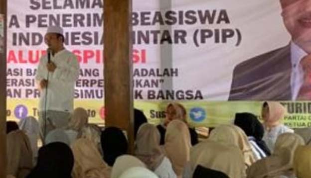 Mantul! Partai Gerindra Bagikan Beasiswa PIP Kepada Ribuan Masyarakat, Turidi: Gunakan Untuk Penopang Sekolah