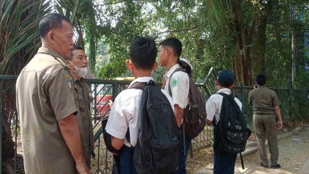 Cegah Tawuran, Satpol PP Kota Tangerang Tertibkan Pelajar Bergerombol