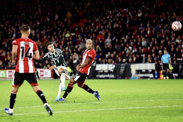 Manchester United Kalahkan Sheffield United dengan Skor 2-1