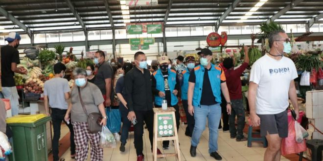 Sidak ke Pasar Tradisional dan Modern, Benyamin Klaim 90% Warga Tertib Memakai Masker