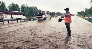 Hujan Deras akibatkan Tol Cipali Terendam Banjir, Lalu Lintas Tersendat