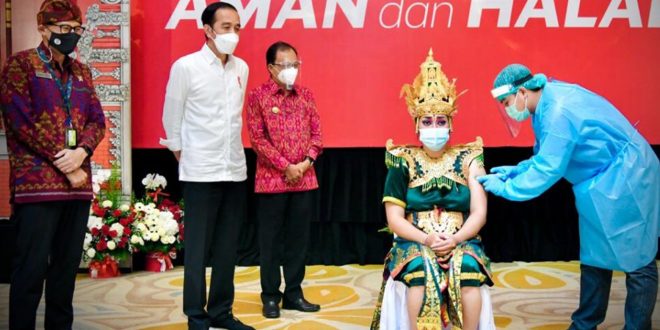 Presiden Jokowi Meninjau Jalannya Vaksinasi di Provinsi Bali