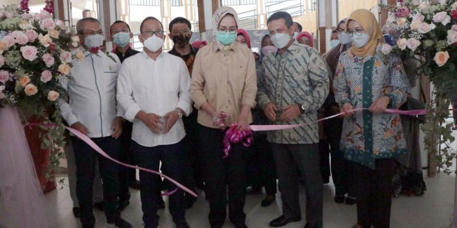 Walikota Airin Resmikan Pusat Oleh-Oleh Pasar Gintung