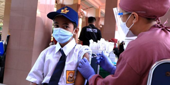 Ribuan Pelajar Ikuti Vaksinasi Massal Dosis 1 di Gedung Puspem Kota Tangerang