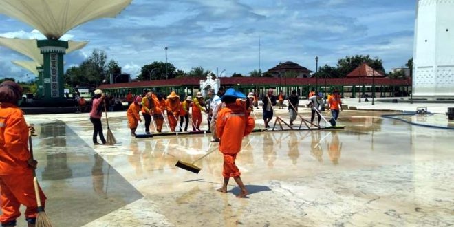 Pemprov Terjunkan 90 Personil Pembersihan di Kawasan Banten Lama