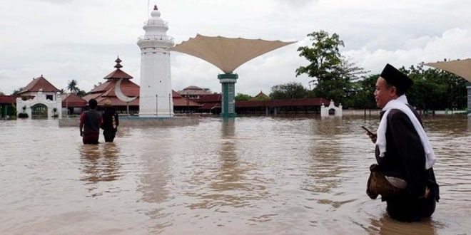 Banjir Masih Merendam Masjid Agung dan Kawasan Banten Lama