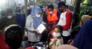 Bupati Pandeglang Distribusikan Logistik untuk Warga Terdampak Banjir