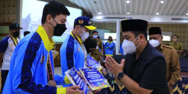 Wali Kota Tangerang Berikan Penghargaan Kepada 6 Atlet Berprestasi