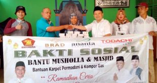 Partai Gerindra Berikan Karpet untuk 31 Masjid dan Mushola di Cipondoh