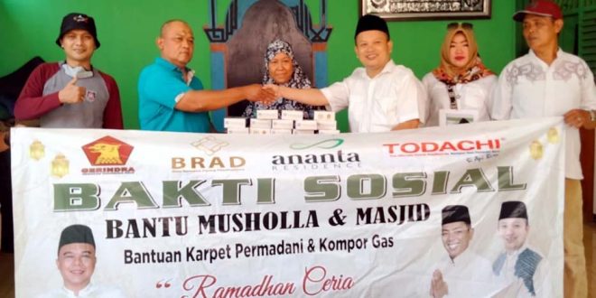 Partai Gerindra Berikan Karpet untuk 31 Masjid dan Mushola di Cipondoh