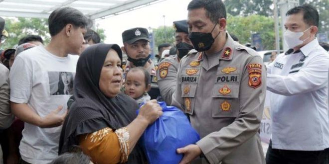 Polri Berikan 400 Ribu Paket Bansos untuk Masyarakat Terdampak BBM