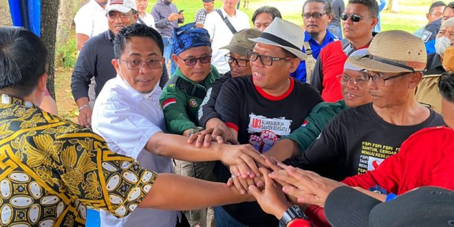 Ketua DPRD Kota Tangerang Lakukan Dialog Dengan Demonstran