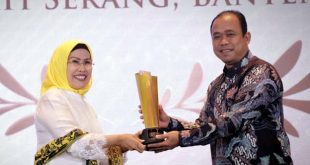 Ratu Tatu Raih Penghargaan Kepala Daerah Perempuan Inspiratif 2022