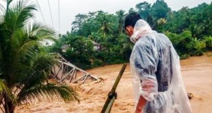 Diterjang Banjir Susulan Jembatan Cimanyak Kabupaten Lebak Roboh