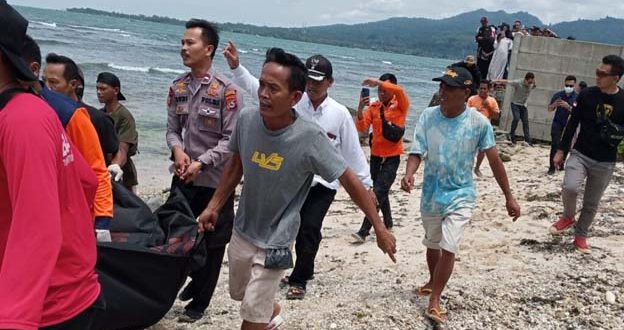 Satpolairud Evakuasi Korban Tenggelam di Pantai Paradis Carita