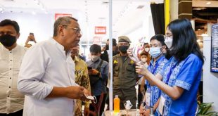 Benyamin Davnie Buka Education Fair dan Pameran Inovtek