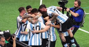 Argentina 2-1 Australia: Lionel Messi Bawa Tim Tango ke Perempat Final